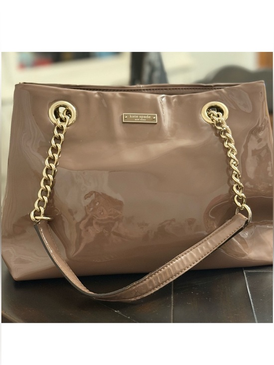 kate spade Handbags - Kate Spade Patent Leather Shoulder Bag w/ Leather & Chain Handles in Taupe - GUC